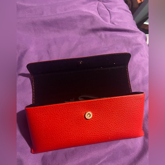 Guess Glasses Case - Picture 2 of 3
